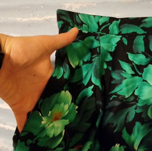 Michelle Stuart floral pencil skirt - Picture 4 of 7
